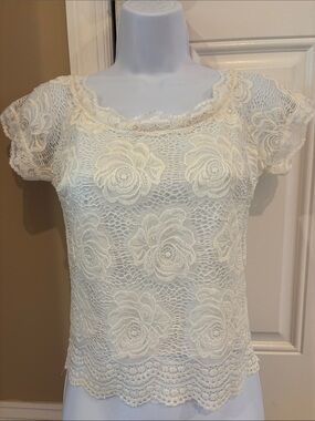 Chocolate Cream Lace Floral Short Sleeve Crop Top